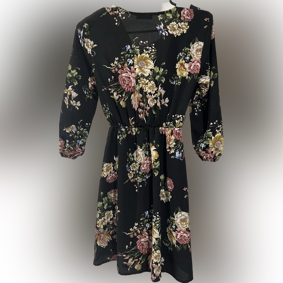 Scobe Floral Dress cute for Easter! - Picture 2 of 9